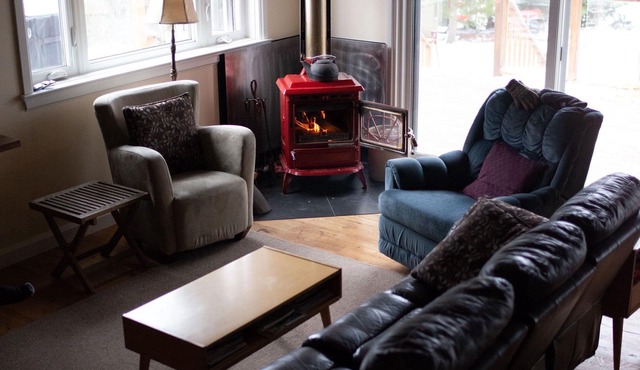 Lakefront Spectacle In Beaver Valley/Lake Eugenia