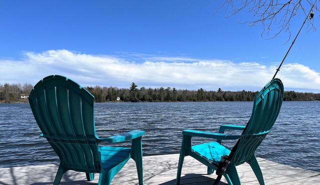 LAKEFRONT Stillwater Lakes Chalet- Hot Tub, Gameroom, Firepit, Kayaks, Dock, BBQ