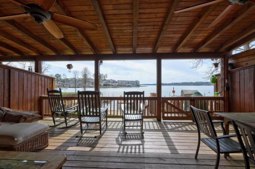 Lakefront Stillwaters Villa with Deck and Private Dock