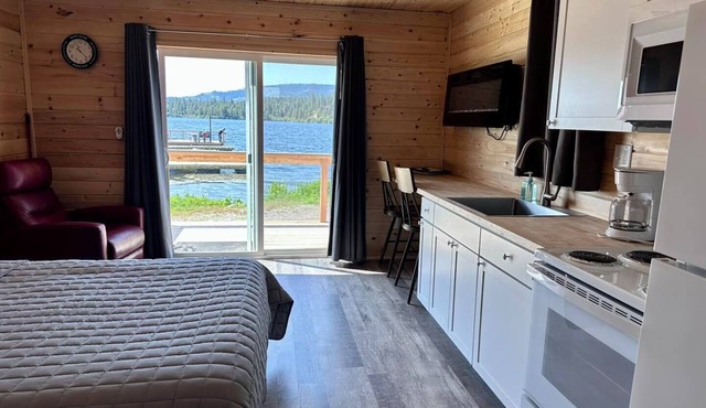 Lakefront Studio Retreat at Tiffanys Resort - Private Deck & Full Bath
