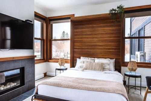 Lakefront Studio with Resort Mountain View