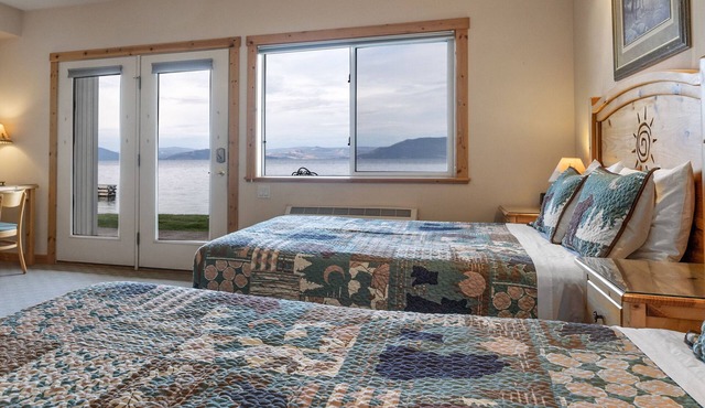 Lakefront Studio with views!