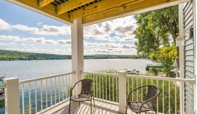 Lakefront Sunrise Suite 2