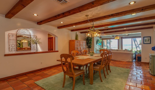 Lakefront Sunsets & Designer Interiors