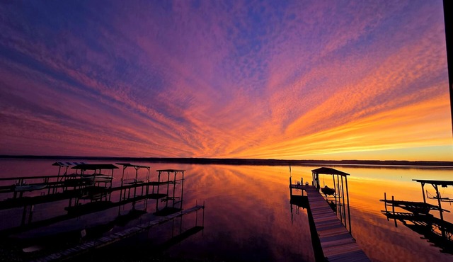 Lakefront Sunset Retreat for Two - Peaceful Seneca Lake Escape Near Geneva