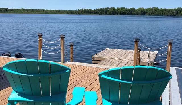 Lakefront, sunsets, family & pet friendly with modern amenities. Must stay!