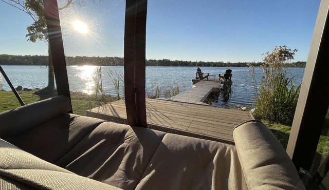 LAKEFRONT SUNSETS & HOTTUB