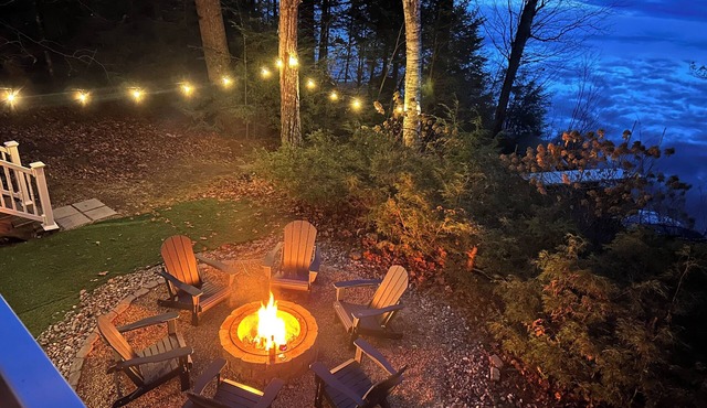 Lakefront Sunsets | Near Skiing | Sleeps 10 | Dog-Friendly