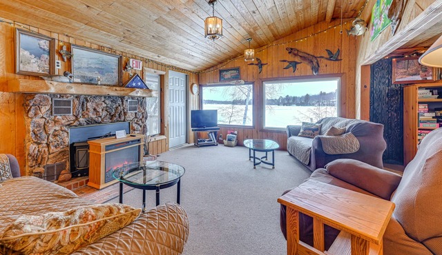 Lakefront Suring Home w/Pool Table + Views!