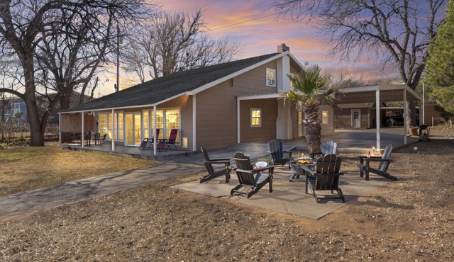 Lakefront Sweetwater Home w/Patio & Fire Pit