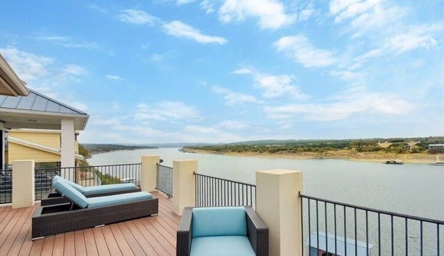 Lakefront swim/fish dock, hot tub, game room