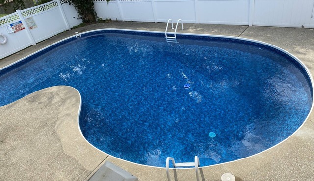 Lakefront, Swimming pool family home minutes from downtown Nashville