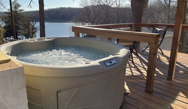 Lakefront, Tablerock, Hot tub, Branson