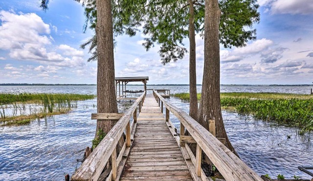 Lakefront Tavares Home with Sunroom and Boat Dock