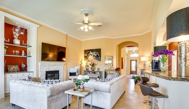 Lakefront Texas Abode w/ Pool Table & Private Dock
