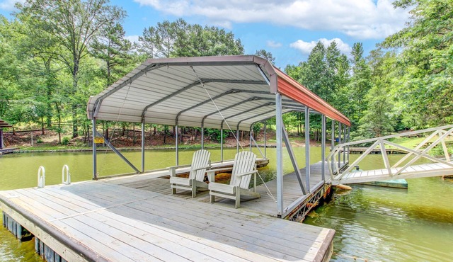 *Lakefront + Theater Family Fun Hideaway in AL*