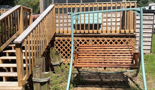 Lakefront tiny cabin amazing view on Lake Marion! Pet friendly & sleeps 6