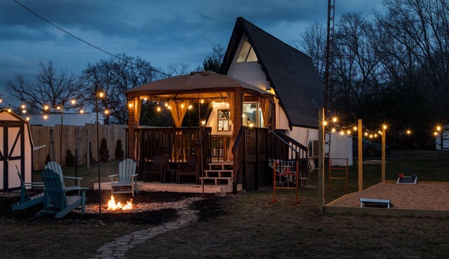 Lakefront Tiny-Home w/ HotTub, Sauna, Pontoon, & Kayaks