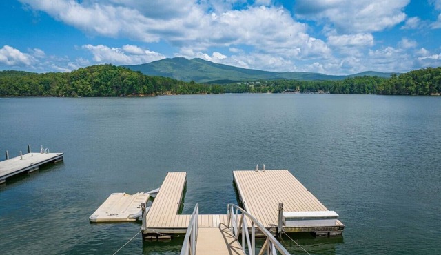 Lakefront Topsider: Private Dock & Panoramic Views