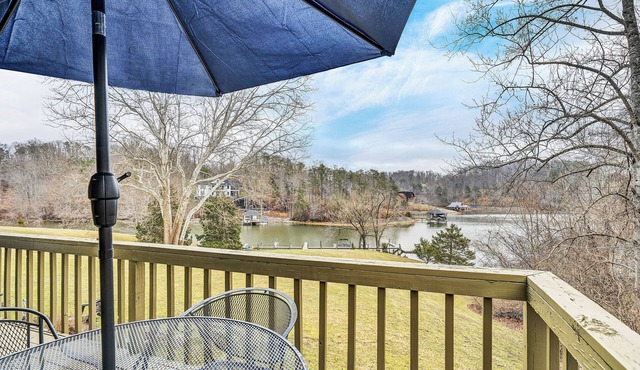 Lakefront Townhome w/Boat Slip, Kayaks & Pool