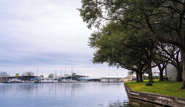 Lakefront townhouse in Montgomery, Texas