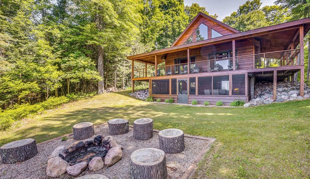 Lakefront Townsend Cabin w/Fire Pit, Private Dock