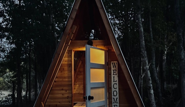 Lakefront Transforming Micro Cottage on Cherokee Lake