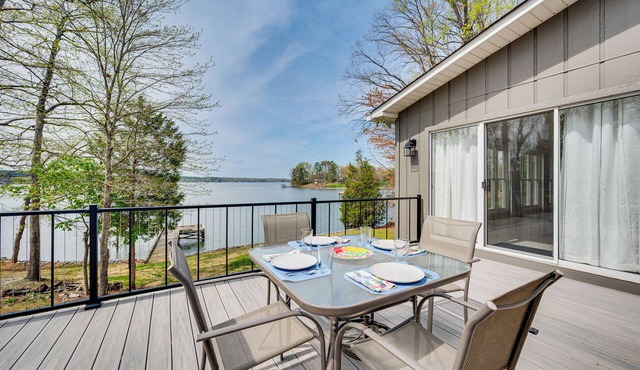 Lakefront Troutman House w/Spectacular Sunsets!