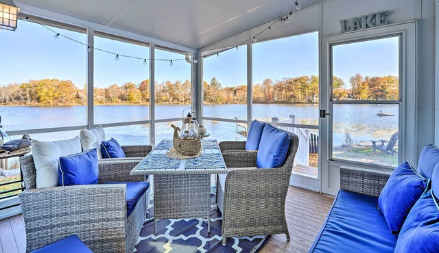 Lakefront Tully Cottage w/ Screened Porch!