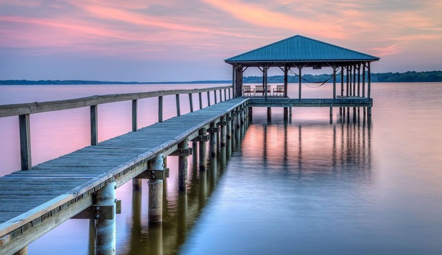 Lakefront updated home on Lake Palestine near Tyler TX