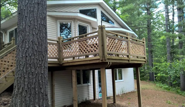 Lakefront Vacation home 2800 Sq/ft. Includes kayaks and canoes