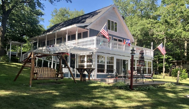 Lakefront Vacation Rental! Walk to Lake Michigan!