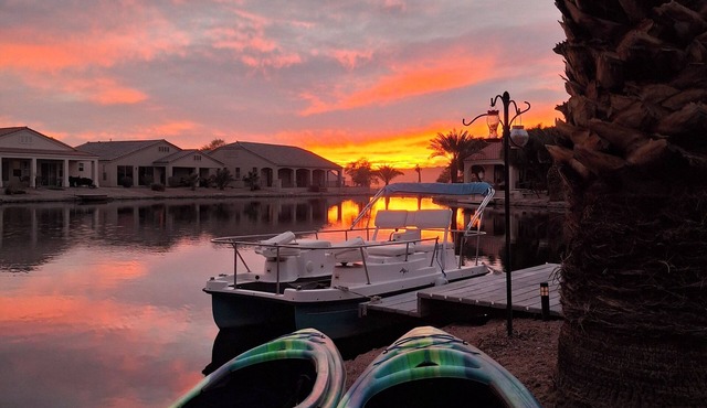 Lakefront vacation Fish, Kayak, Swim, BBQ, Relax. Minutes to Laughlin & Riversn