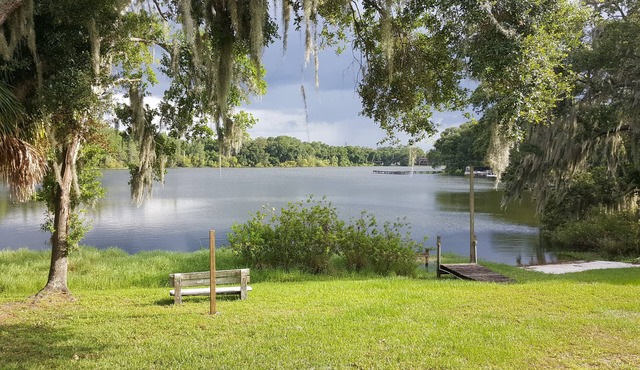 Lakefront VERY PRIVATE Guest House with Gorgeous Lake Views! 2-Bed, 2-Bath