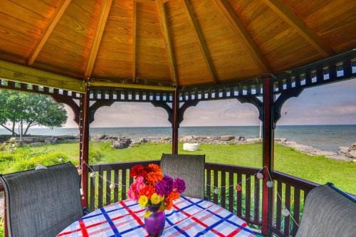 Lakefront Views and Private Yard Three Mile Bay Gem