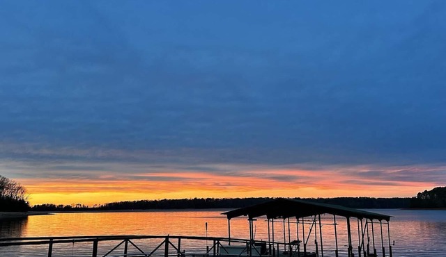 Lakefront, Views, Private Dock, Boat Rental, Bunks, Near Clemson, Kayaks!
