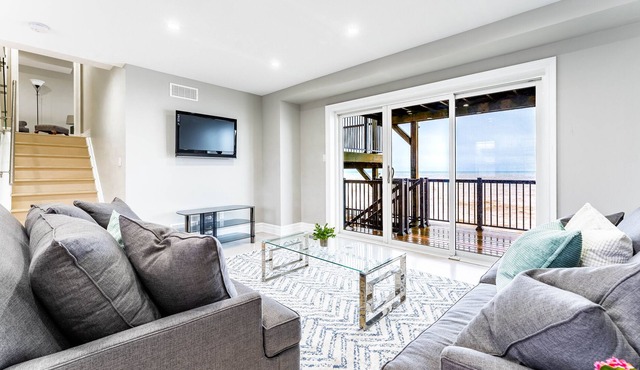 Lakefront Villa - 4 Luxurious bedrooms, Patio with BBQ, Kayak