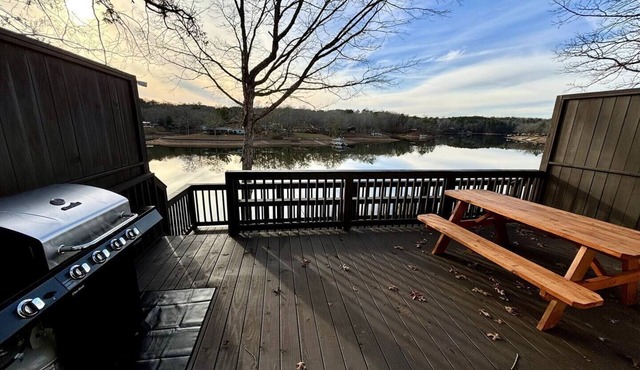 Lakefront Villa 4 Wheelchair Accessible