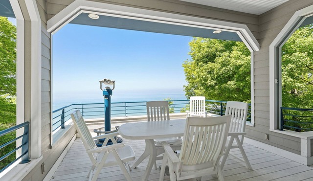 Lakefront Villa | 5 Bed, 3 Bath