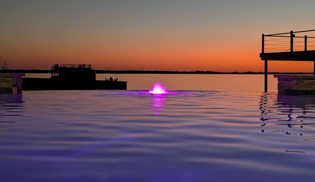 Lakefront Villa Infinity Pool + Hot Tub Dock Kayaks 6BR near Dallas