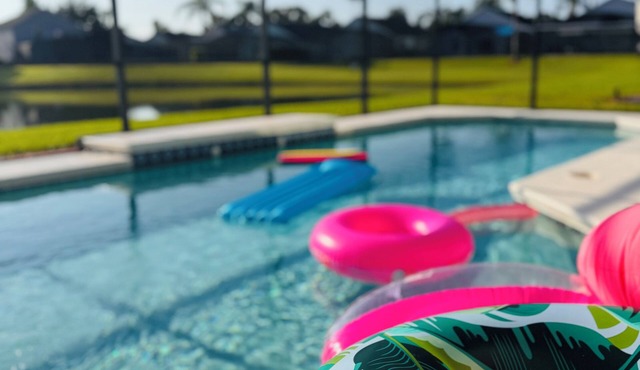 Lakefront Villa | Private Heated Pool | Games Room | Fast WiFi | 2026 Discount
