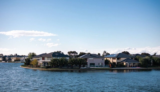 Lakefront villa with a spacious panoramic balcony in Sanctuary Lakes