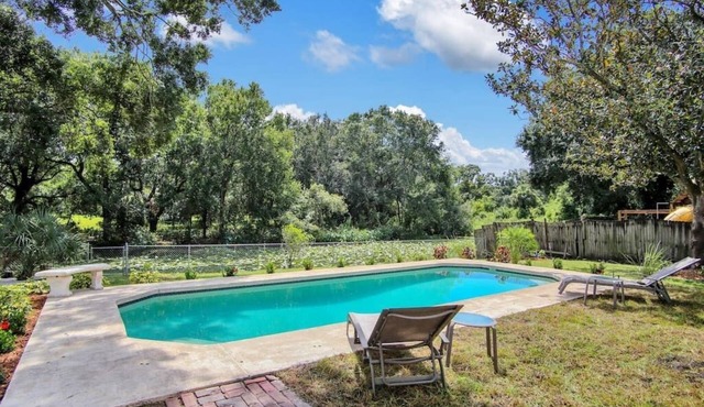 Lakefront Villa with Heated pool and Spa