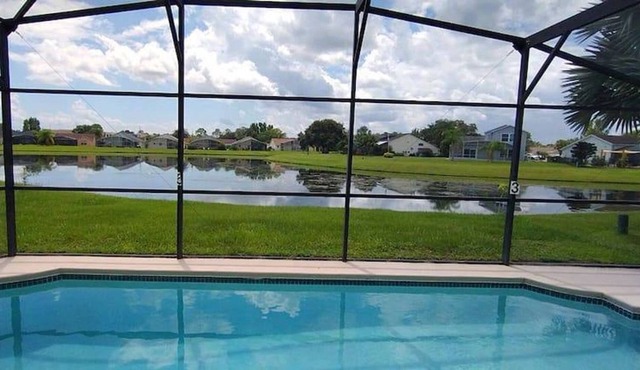 Lakefront Villa with private heated pool. 30 Minutes from Disney / Universal!