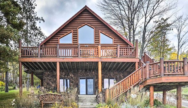 Lakefront Vulcan Cabin w/ Boat Dock & Kayaks!