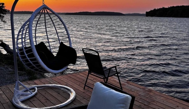 Lakefront w/5 Bedrooms+Jacuzzi + Game Tables