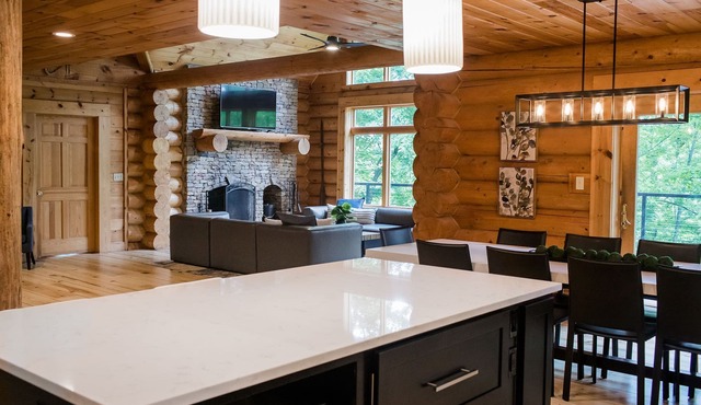 Lakefront w Community Dock Slip, Hot Tub, Fire Pit