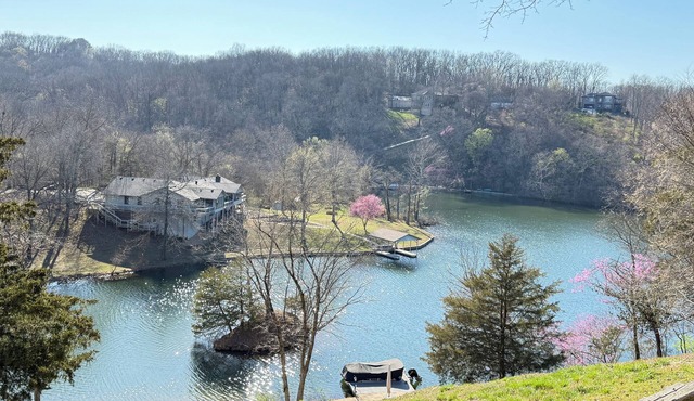 Lakefront w/Hot Tub/Dock/2 Min to OZ Trails Bike Park/Backyard Trail Access
