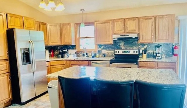 LAKEFRONT w/HOT TUB/GAME ROOM/FIREPIT/5 MIN TO SKI/sleeps 12/Pet Friendly