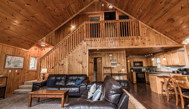 Lakefront w/Private Dock, 7 BR, Free Kayaks, Firepit, Hot Tub